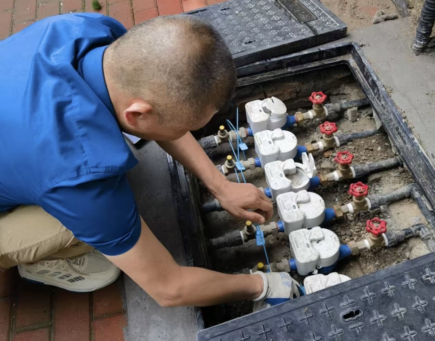 “小標(biāo)識(shí)”撬動(dòng)“大民生” 隨州水務(wù)為水表安裝“專(zhuān)屬身份證”